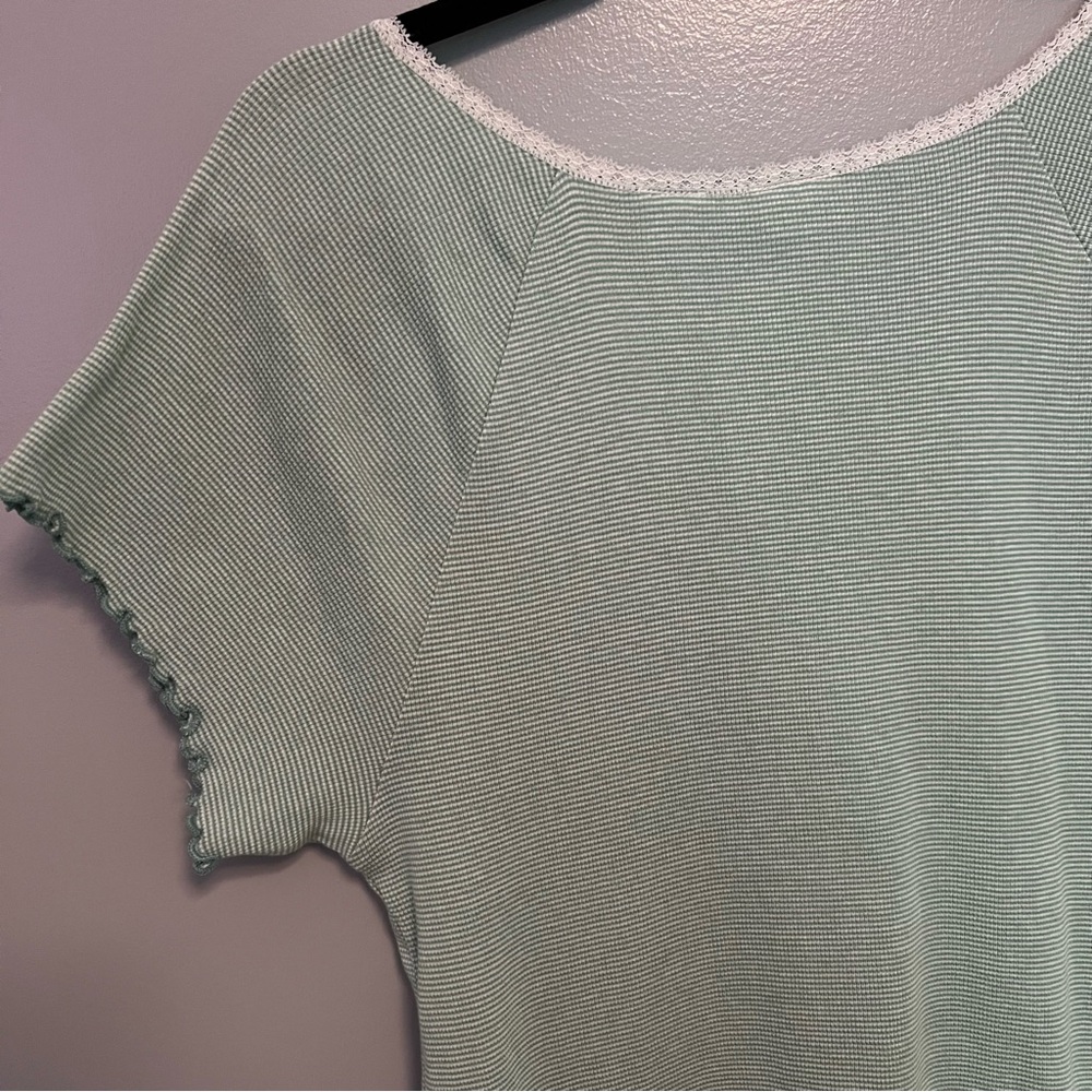 Levis Top - Picture 5 of 5